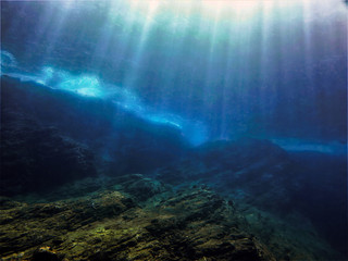 排气管消声器内部结构(排气管消声器工作原理是什么?)