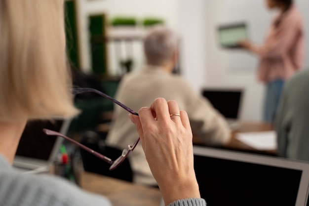 排气管消声器内部结构(排气管消声器工作原理是什么?)